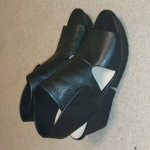 Naya Wedged Sandals Size 10